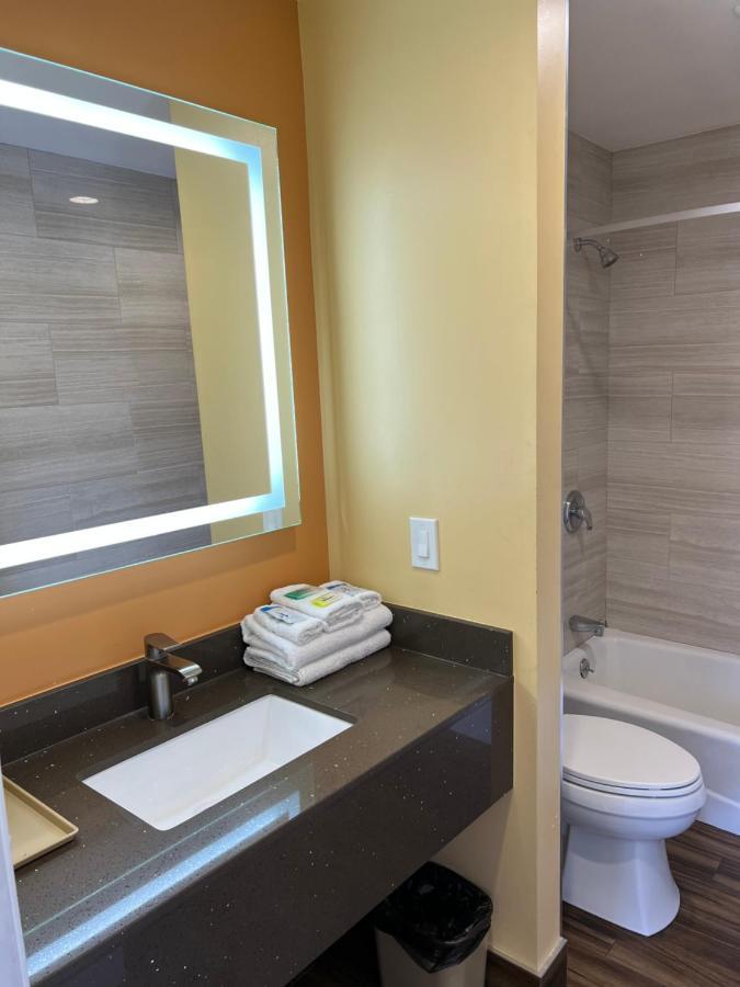 Walnut Inn & Suites 웨스트코비나 외부 사진