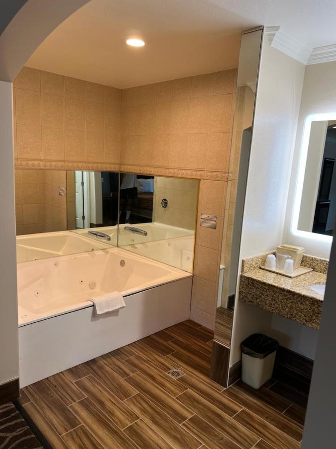 Walnut Inn & Suites 웨스트코비나 외부 사진