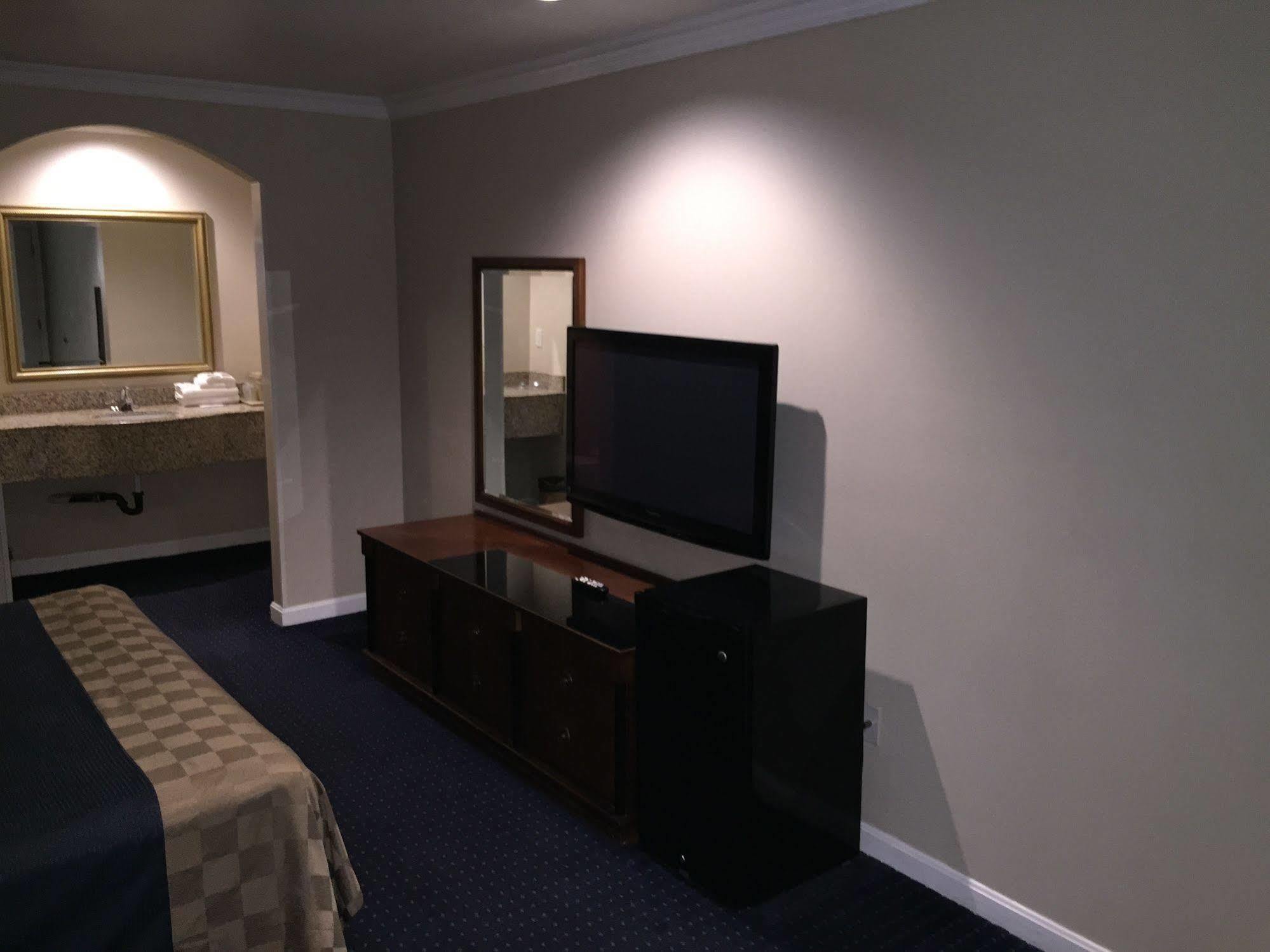 Walnut Inn & Suites 웨스트코비나 외부 사진