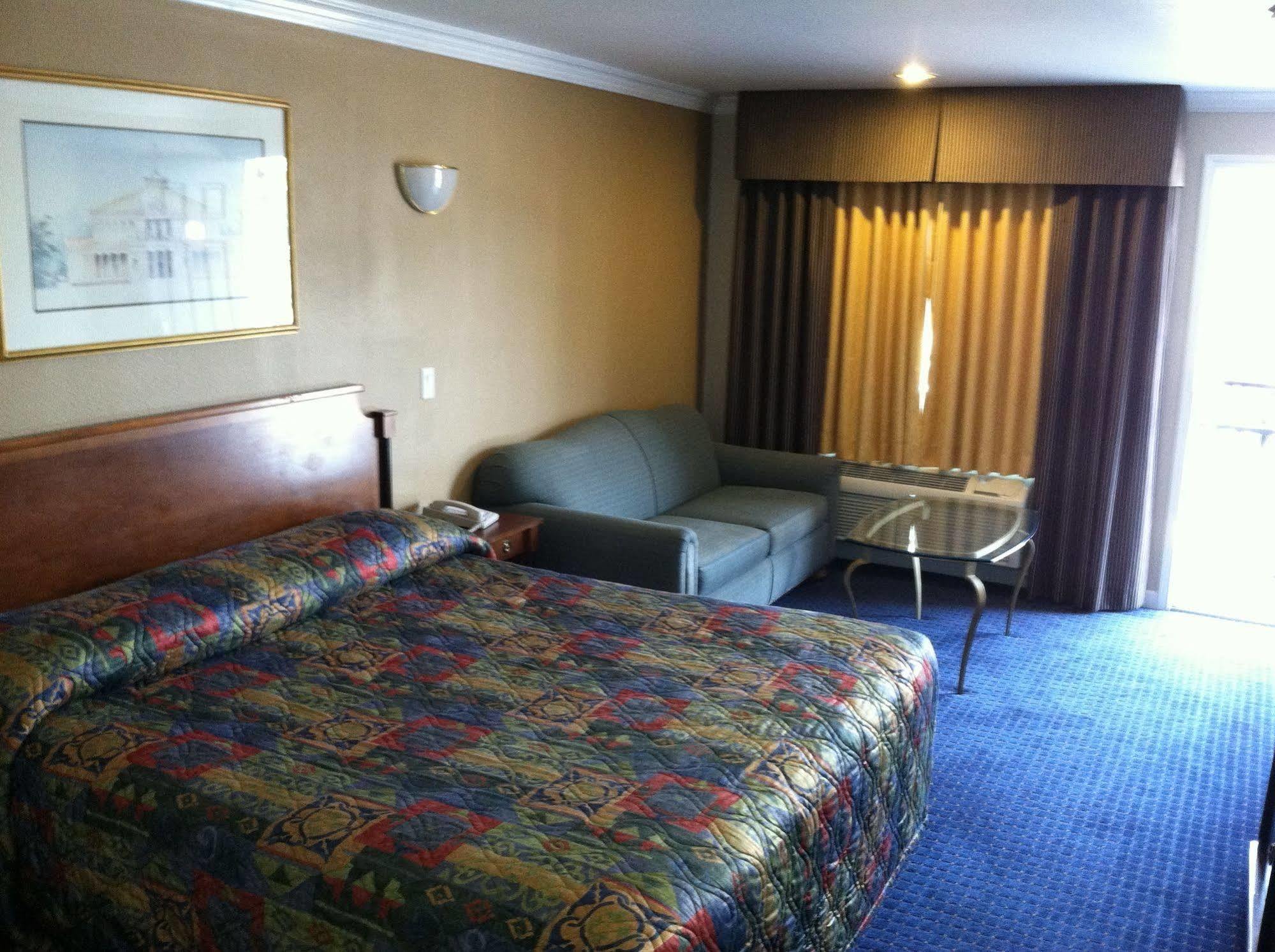 Walnut Inn & Suites 웨스트코비나 외부 사진