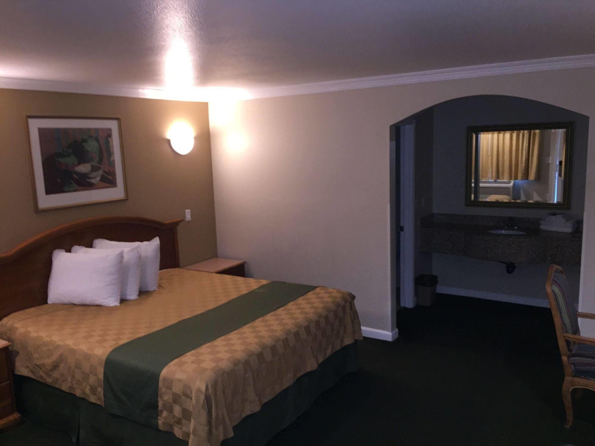 Walnut Inn & Suites 웨스트코비나 외부 사진